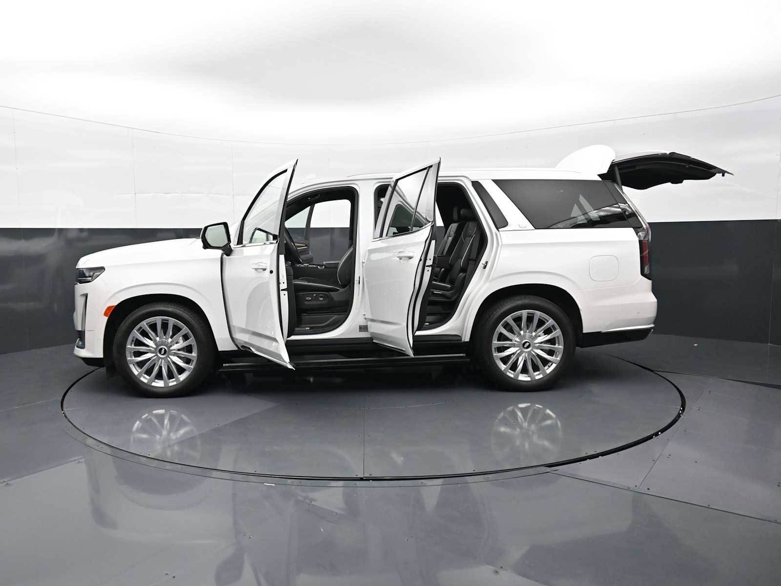 Used 2024 Cadillac Escalade Premium Luxury w/ Performance Package AWD/4WD image 37