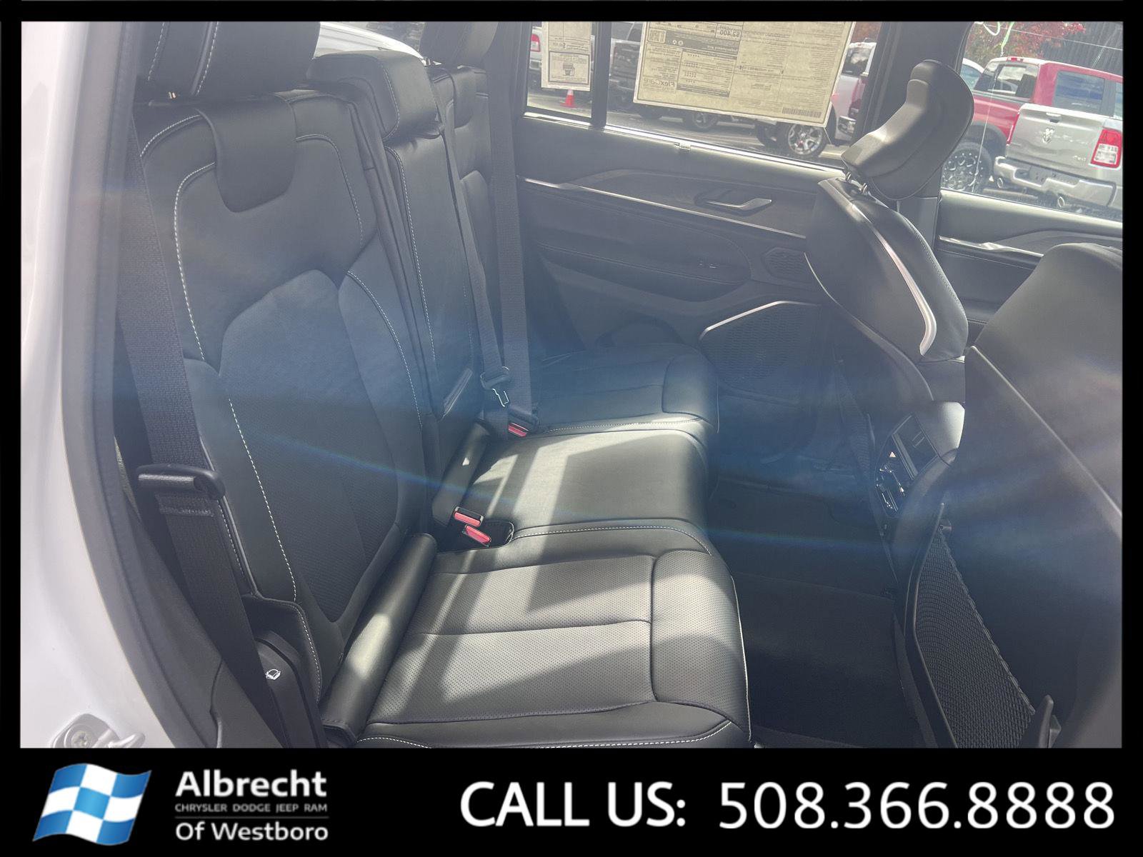 New 2025 Jeep Grand Cherokee Overland w/ Luxury Tech Group IV image 15