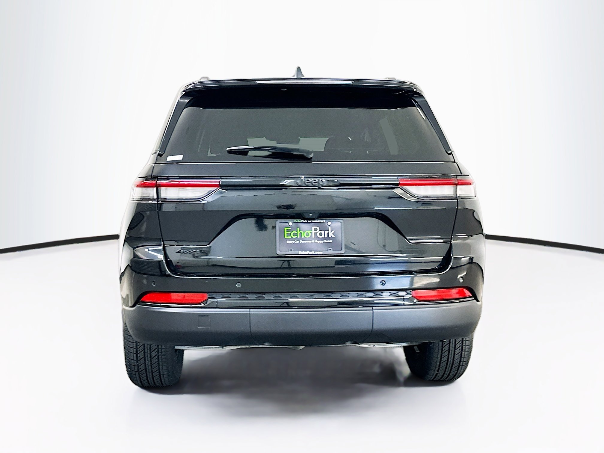 Used 2025 Jeep Grand Cherokee Altitude AWD/4WD image 7