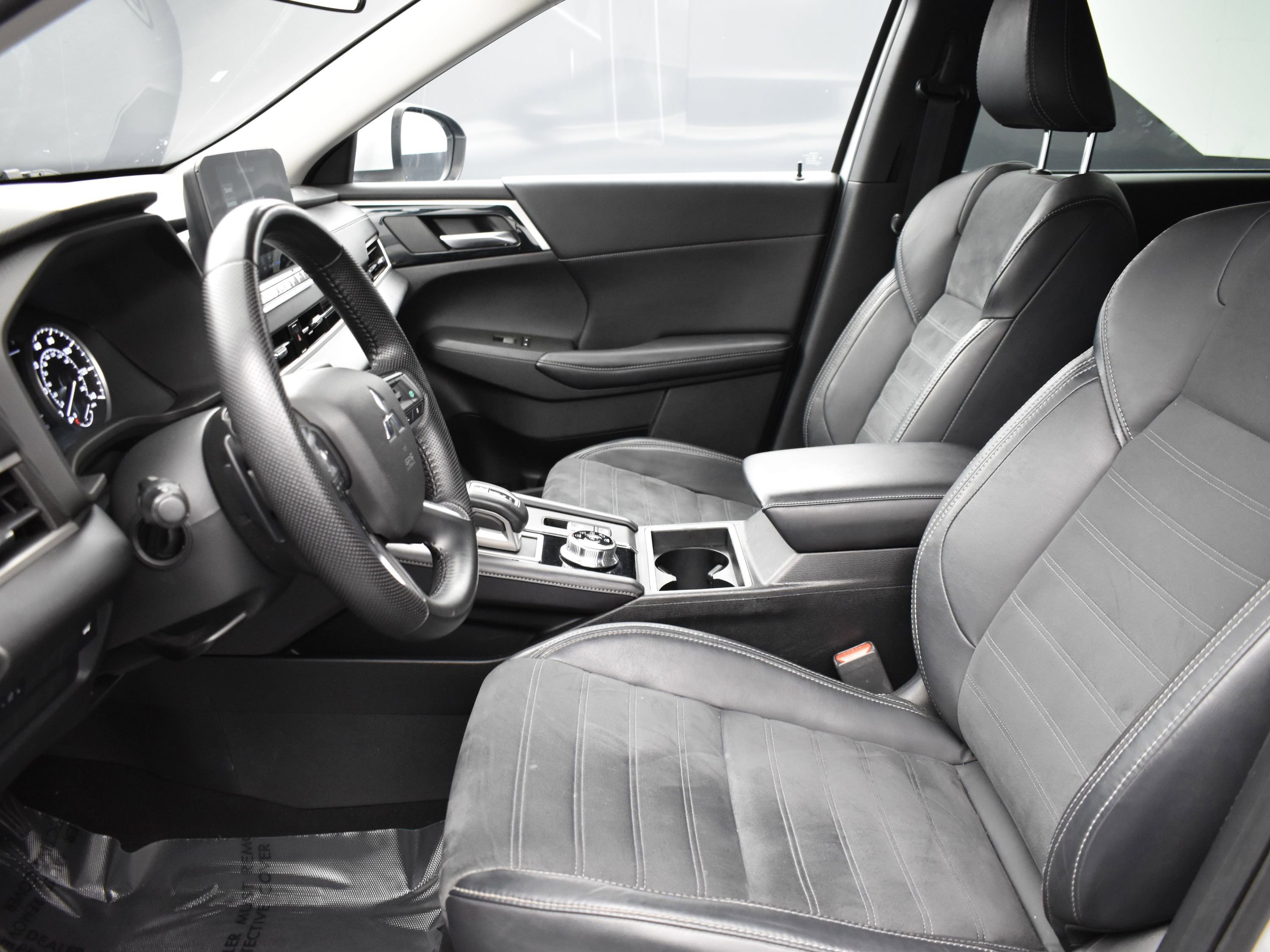 Used 2022 Mitsubishi Outlander SE image 17