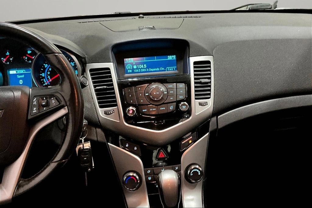 Used 2014 Chevrolet Cruze LT image 9