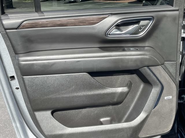 Used 2024 Chevrolet Suburban LT RWD image 23