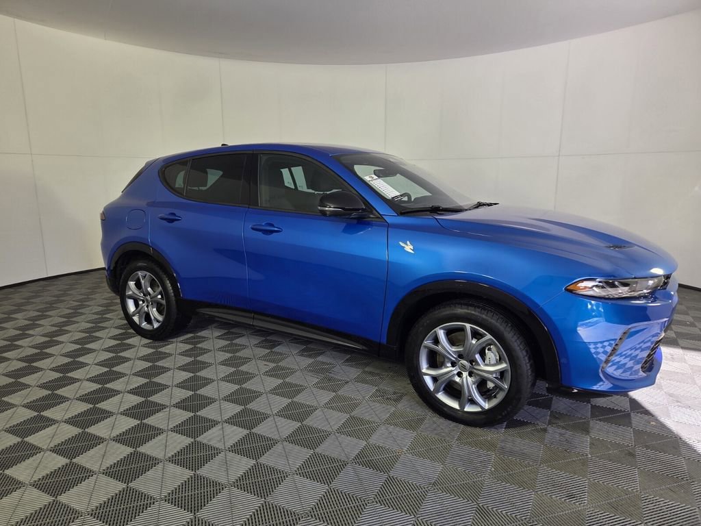 Certified 2025 Dodge Hornet R/T w/ Tech Pack image 4