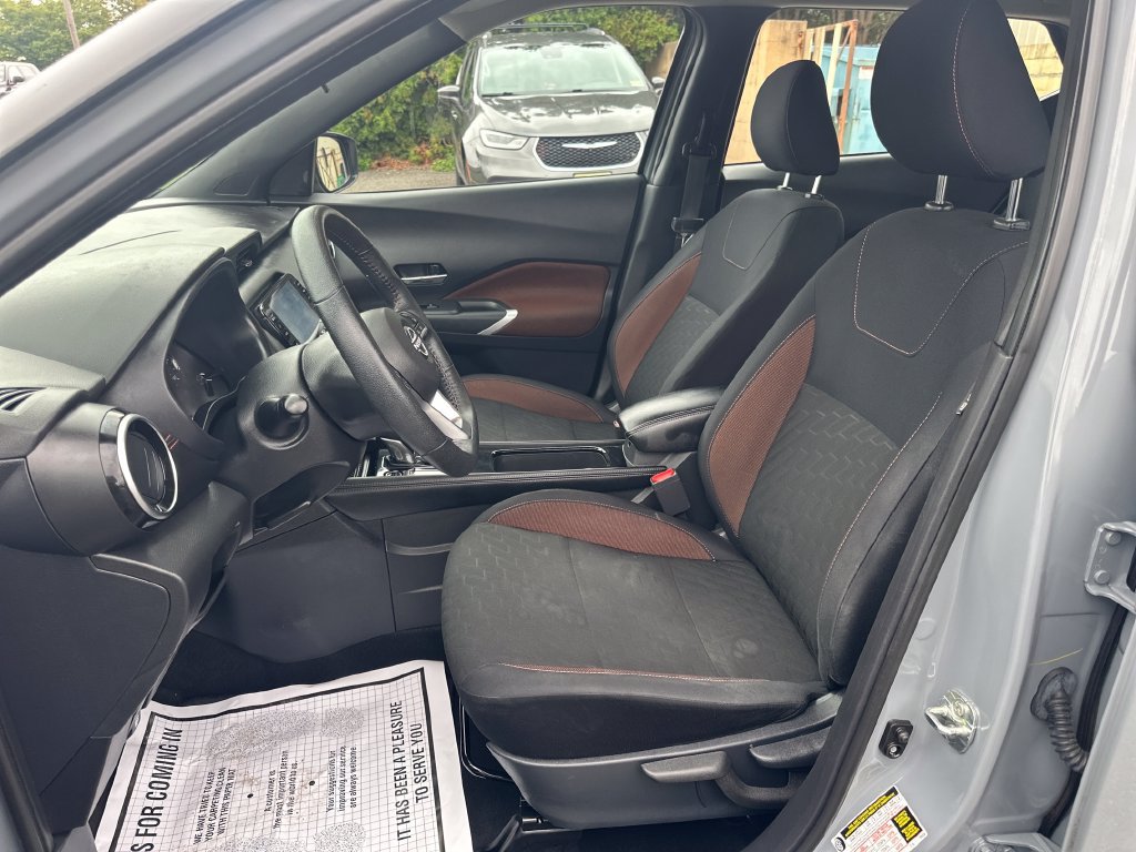 Used 2023 Nissan Kicks SR FWD image 16