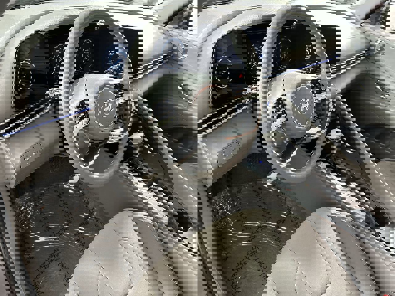 Used 2024 Hyundai Elantra SEL image 11