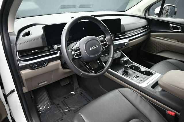Used 2026 Kia Carnival FWD image 11