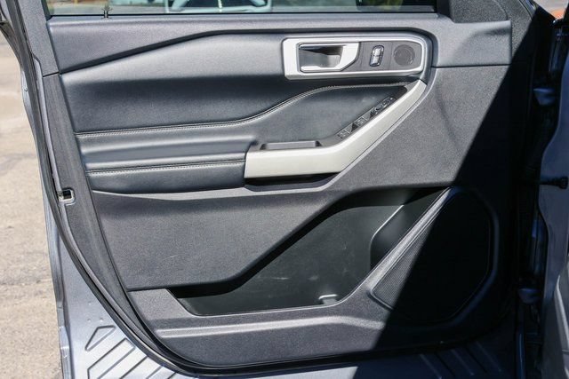 Used 2022 Ford Explorer XLT RWD image 4