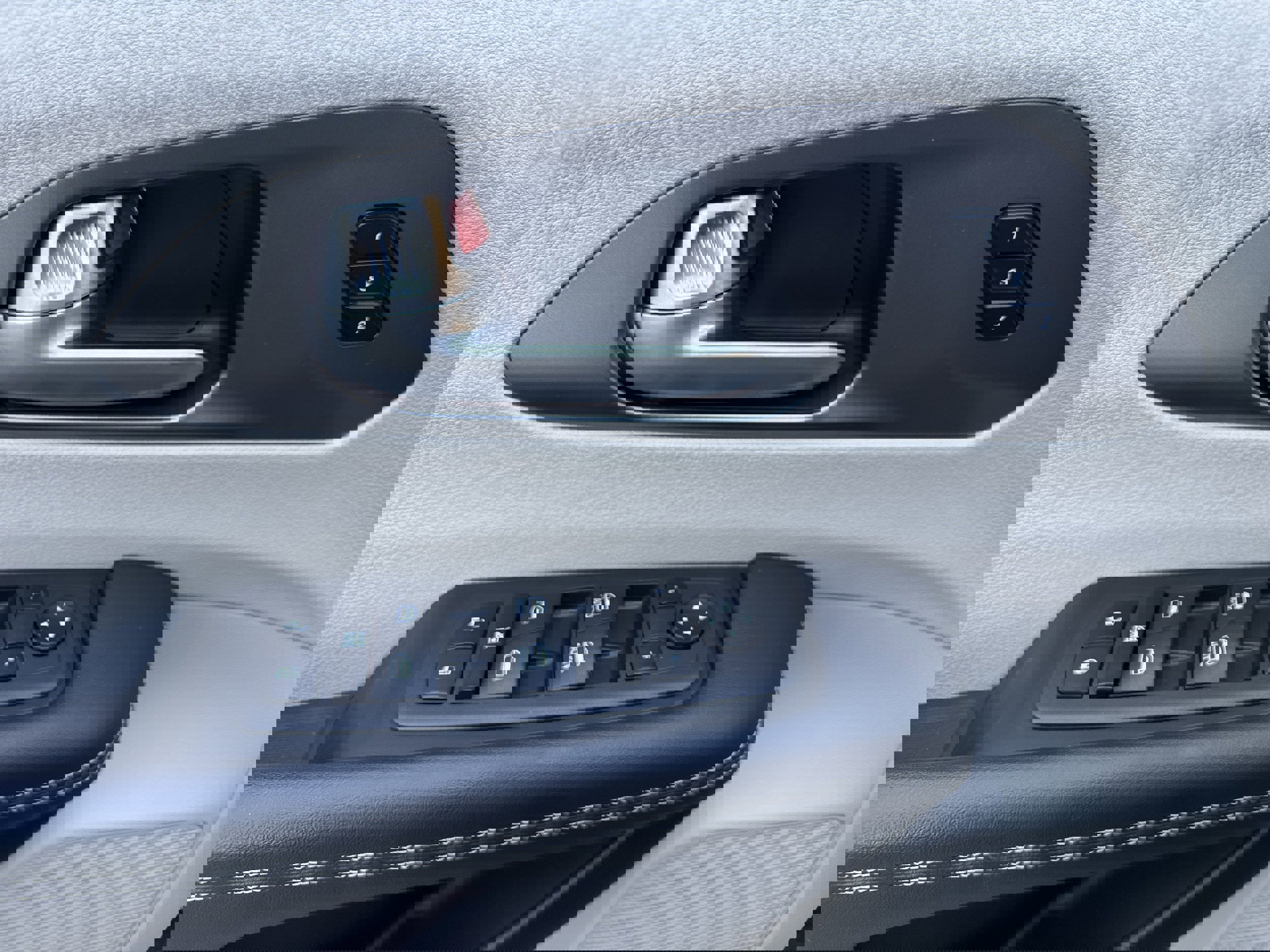 Used 2023 Chrysler Pacifica Touring-L image 8