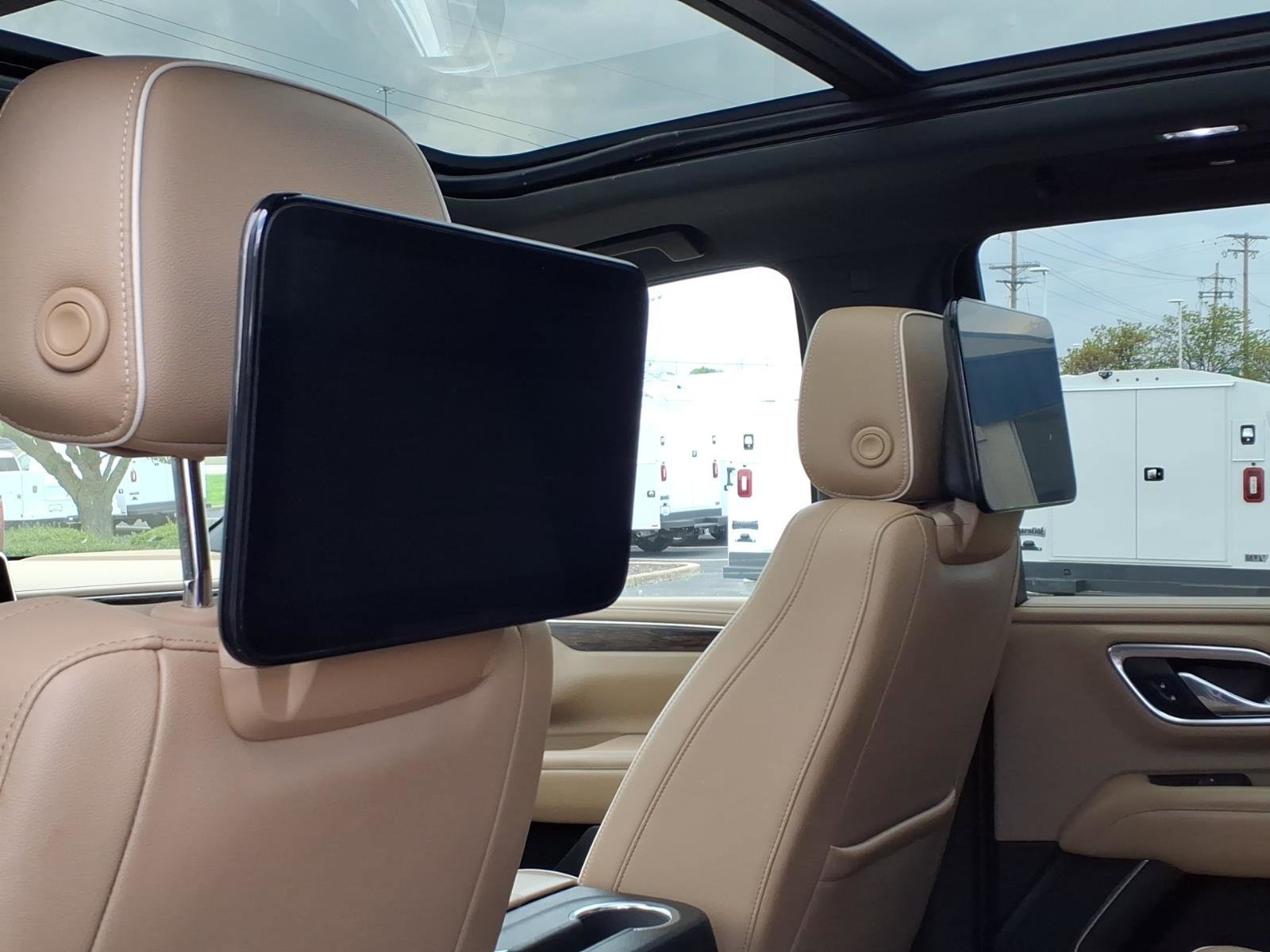 Used 2021 Chevrolet Tahoe Premier w/ Premium Package image 25