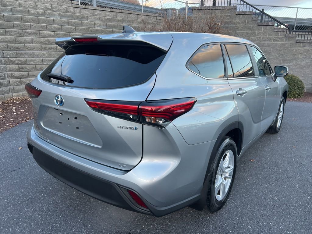 Used 2023 Toyota Highlander LE image 11