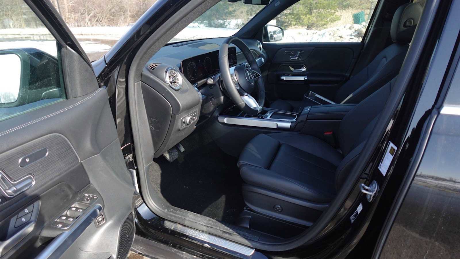 Used 2026 Mercedes-Benz GLB 250 4MATIC image 21