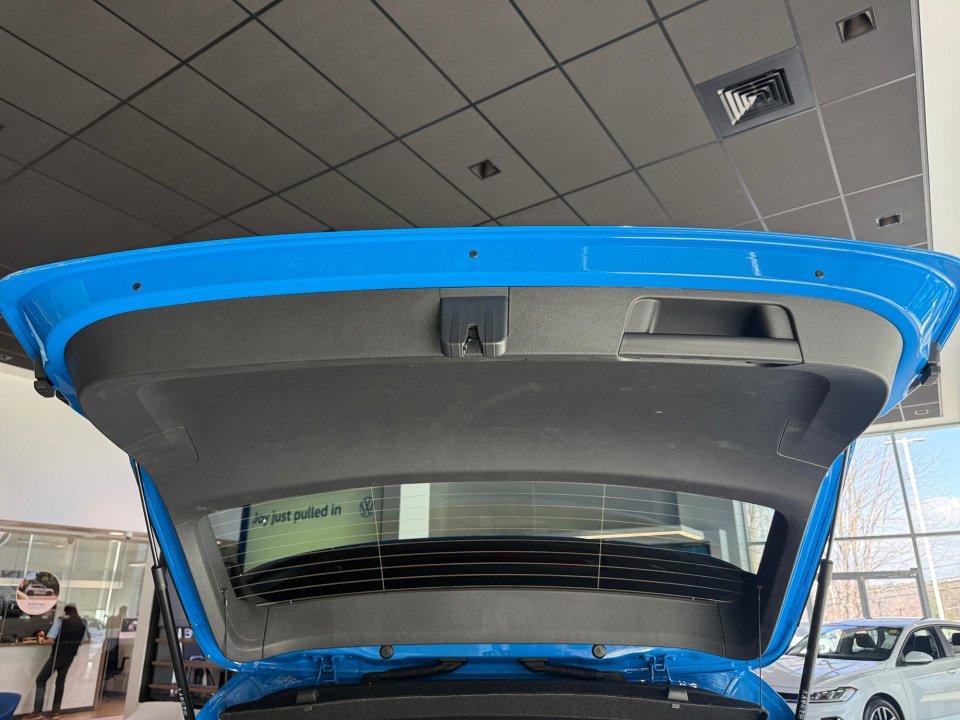 Certified 2022 Volkswagen Taos SE w/ Panoramic Sunroof Package image 18