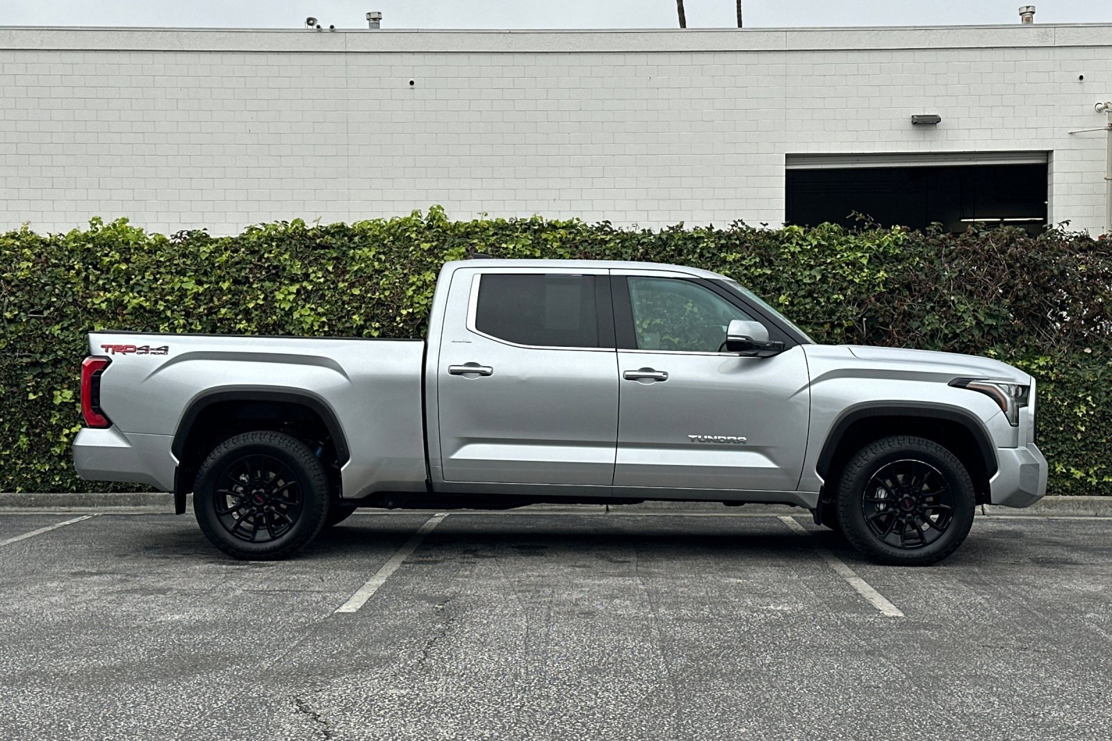 Used 2022 Toyota Tundra Limited w/ TRD Off-Road Package image 3