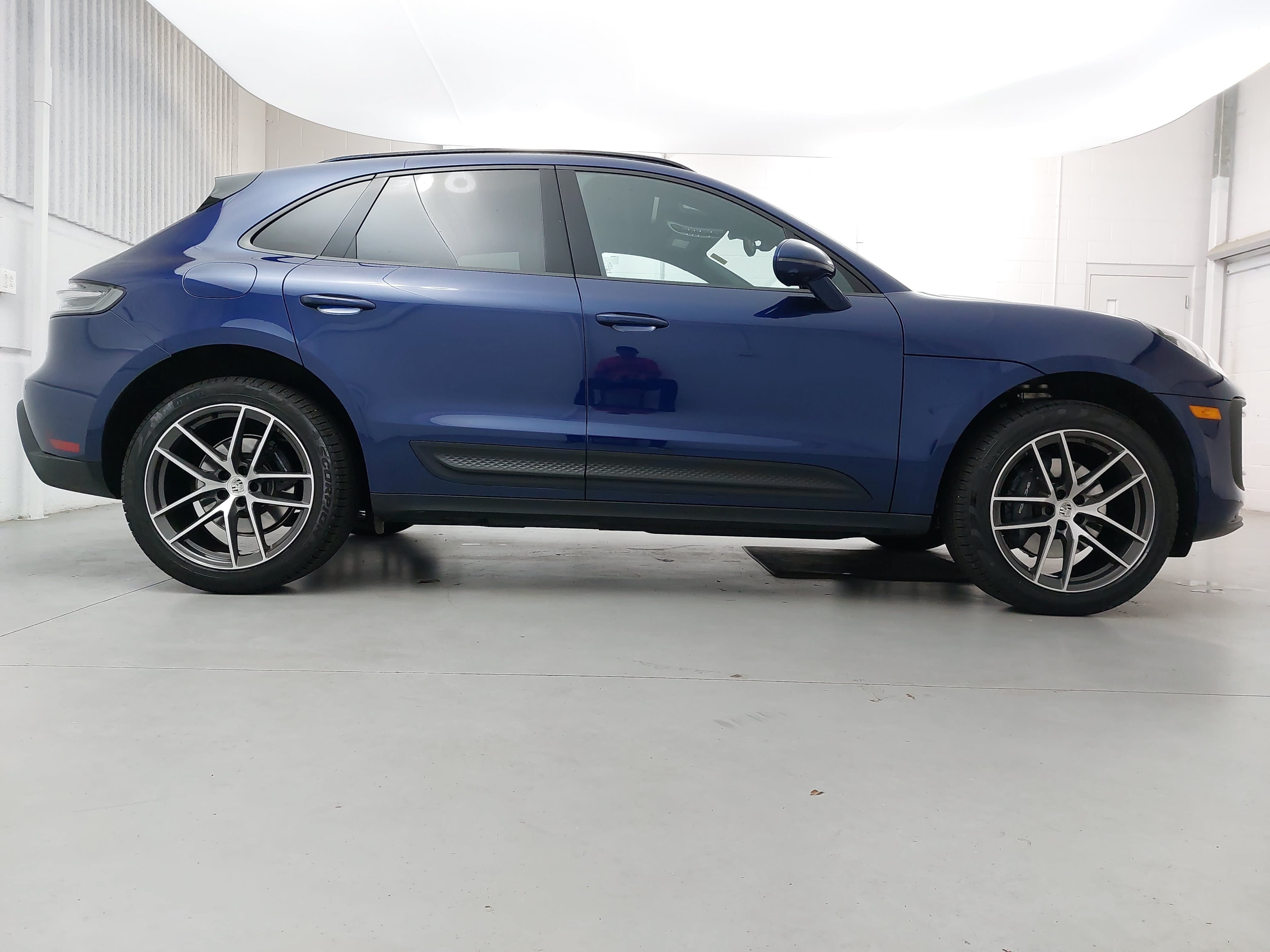 Certified 2026 Porsche Macan AWD/4WD image 8