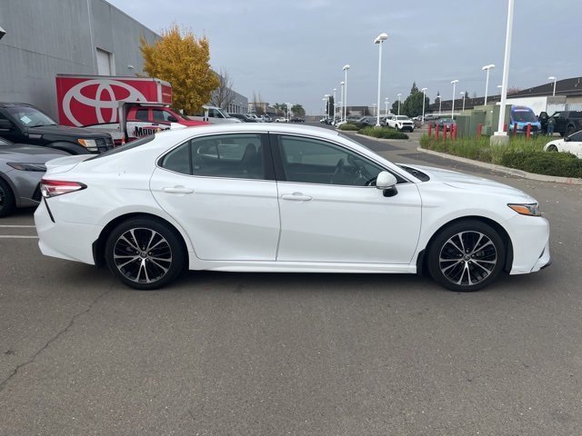 Used 2020 Toyota Camry SE image 4
