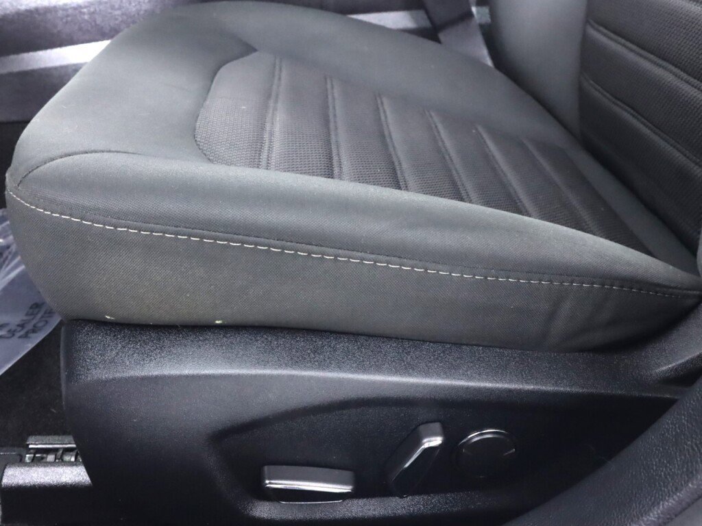 Used 2020 Ford Fusion SE image 31