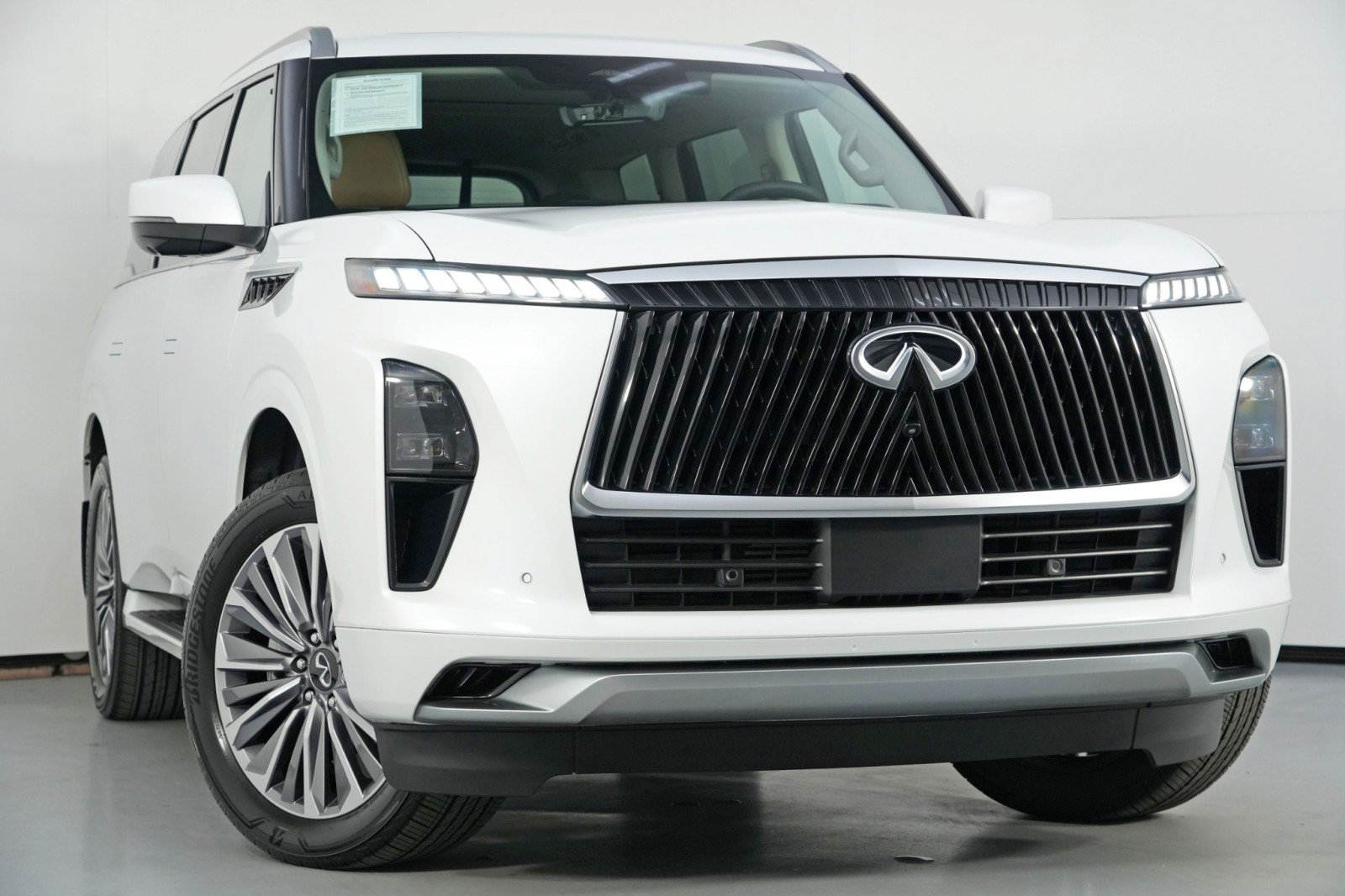 Used 2025 INFINITI QX80 Luxe w/ Cargo Package AWD/4WD image 4