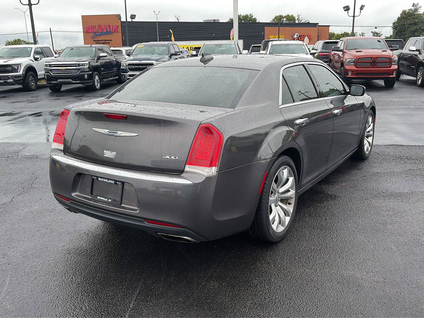 Used 2017 Chrysler 300 C RWD image 5