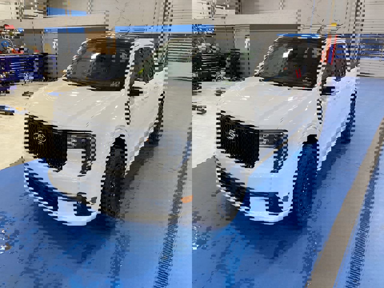 Used 2025 Ford Maverick Lobo image 3