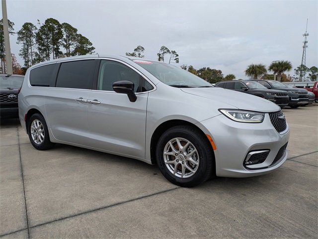 Certified 2024 Chrysler Pacifica Touring-L image 2