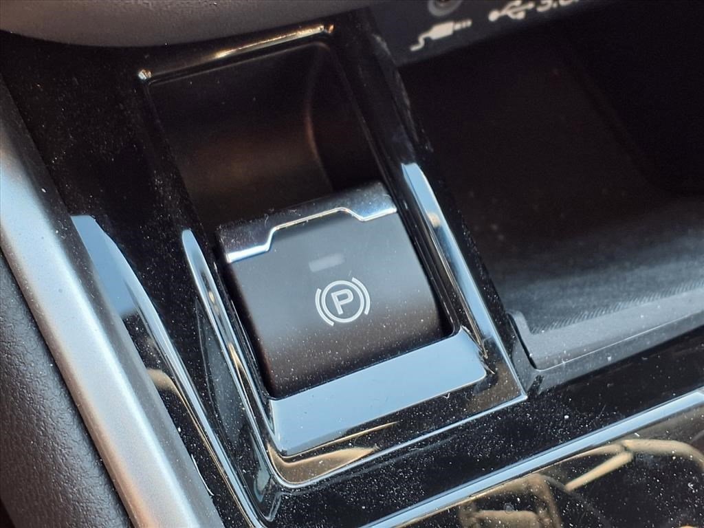 Certified 2025 Subaru Outback Premium image 23