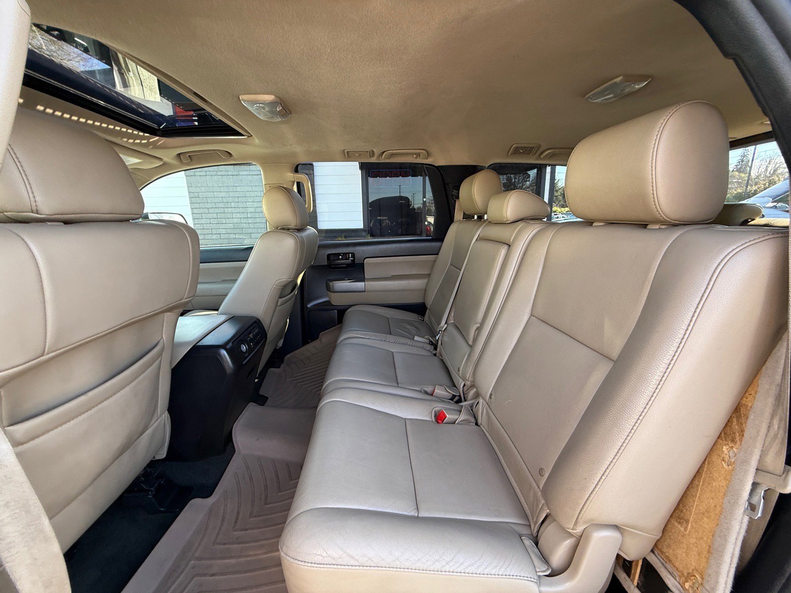 Used 2012 Toyota Sequoia SR5 w/ Premium Pkg image 28