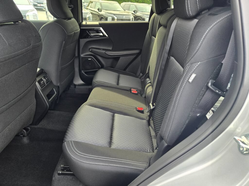 New 2027 Mitsubishi Outlander ES AWD/4WD image 12