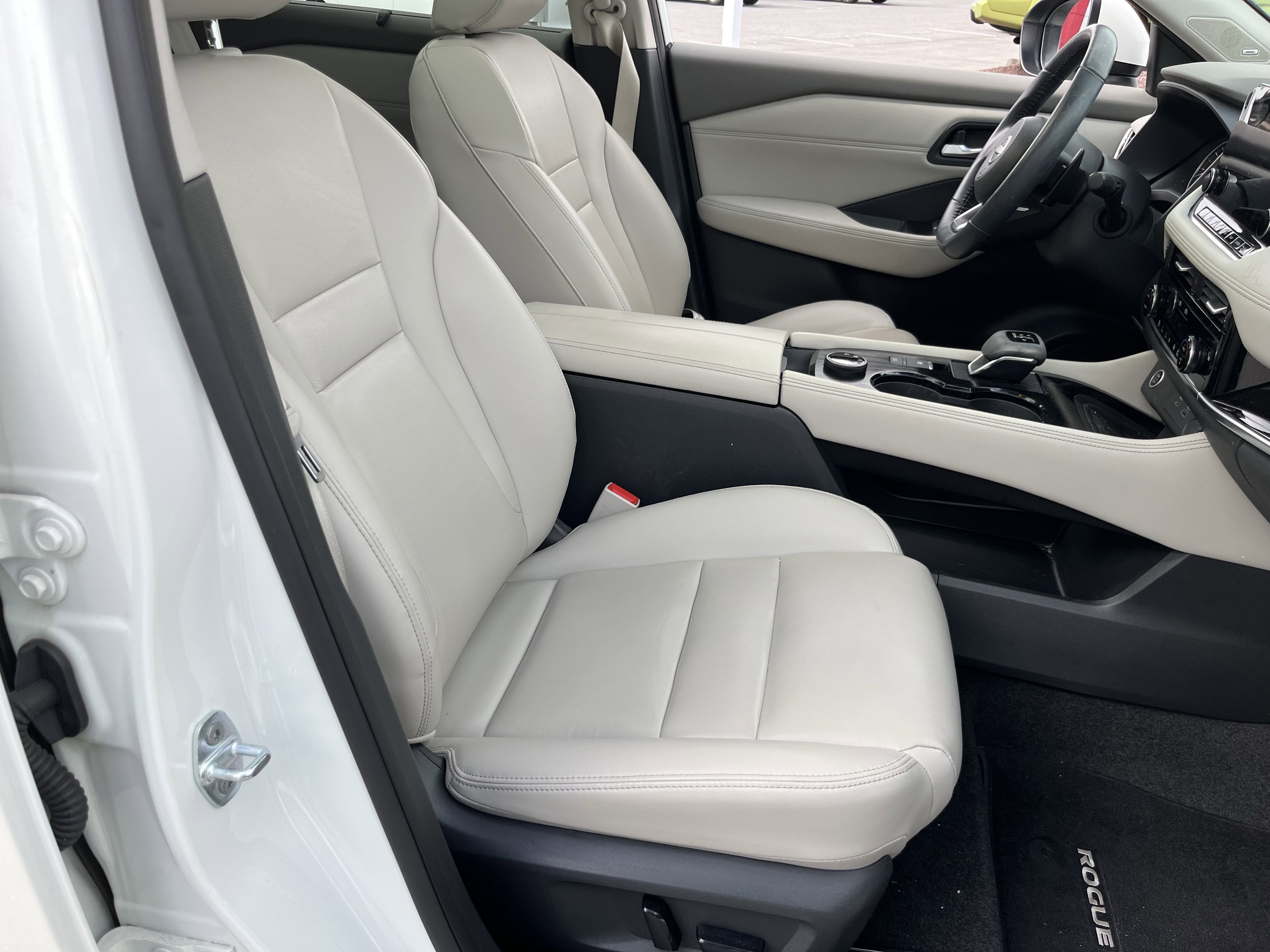 Used 2023 Nissan Rogue SL w/ SL Premium Package AWD/4WD image 3