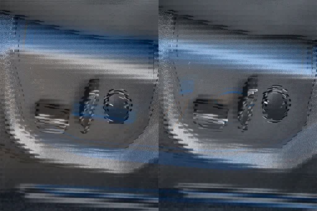 Used 2024 Ford Expedition XLT image 28