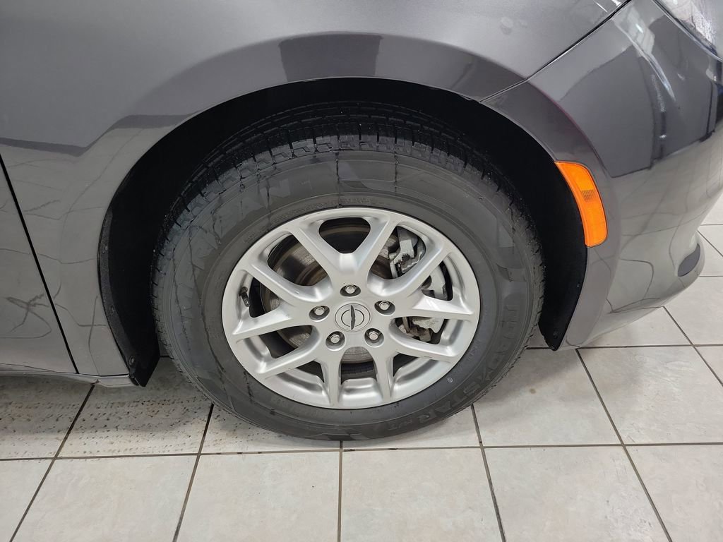 Used 2023 Chrysler Voyager LX image 49