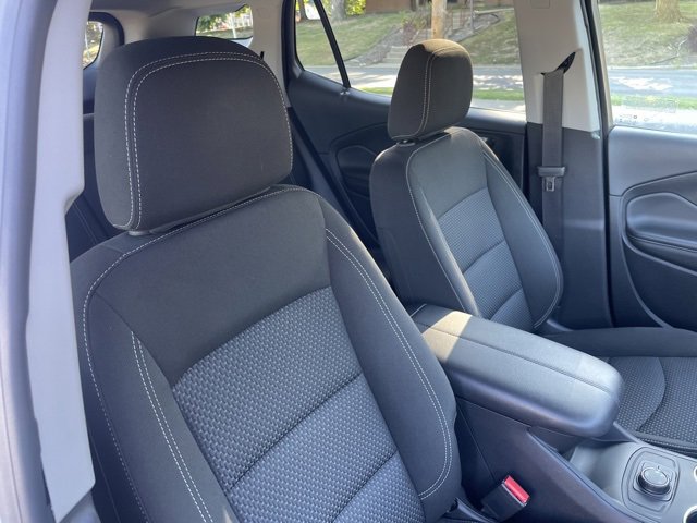Used 2024 GMC Terrain SLE image 31