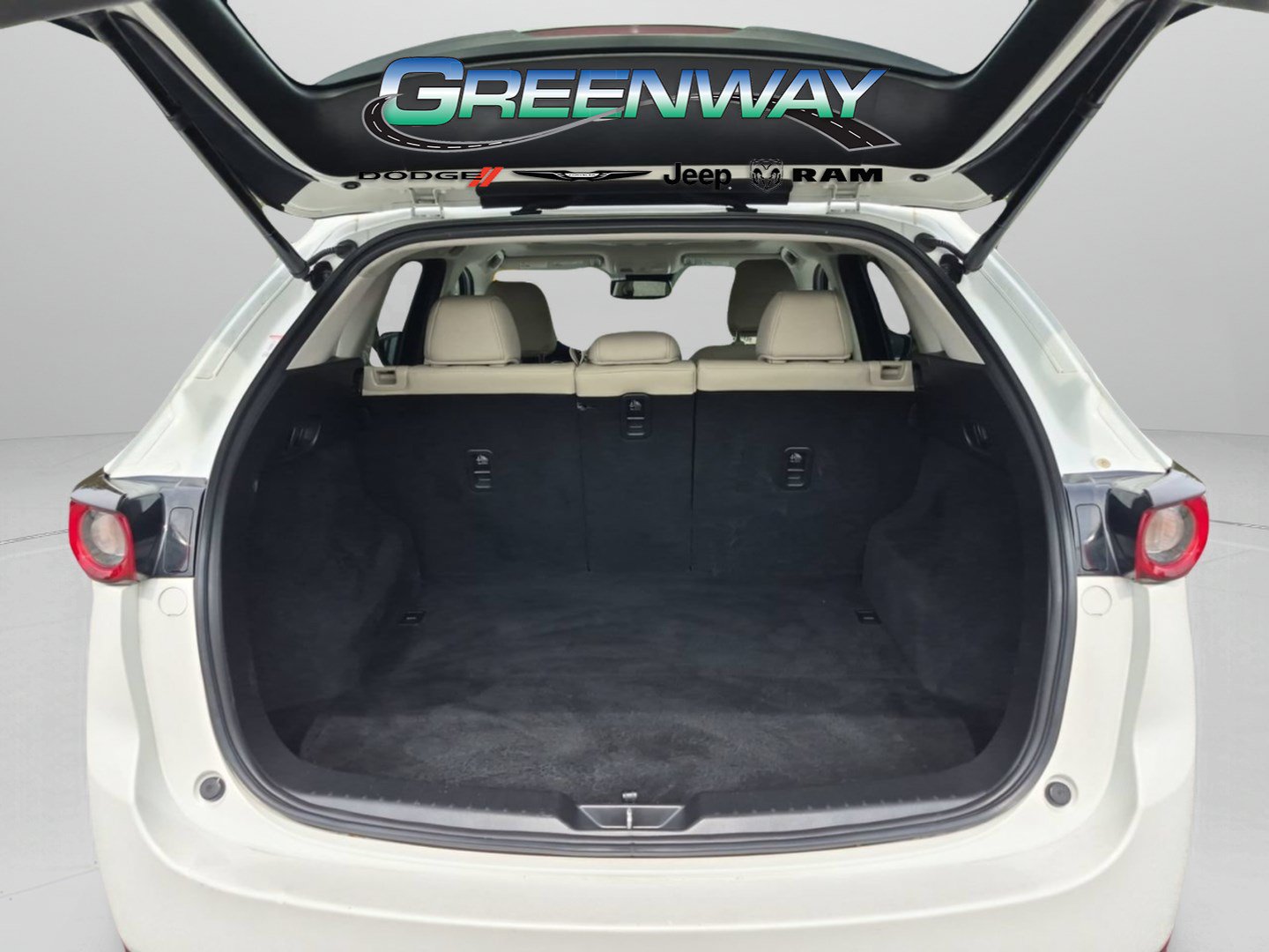 Used 2018 MAZDA CX-5 Touring w/ Preferred Equipment Package FWD image 5