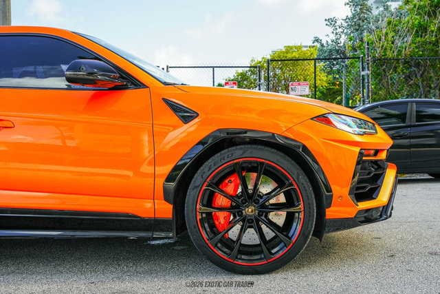 Used 2022 Lamborghini Urus image 11