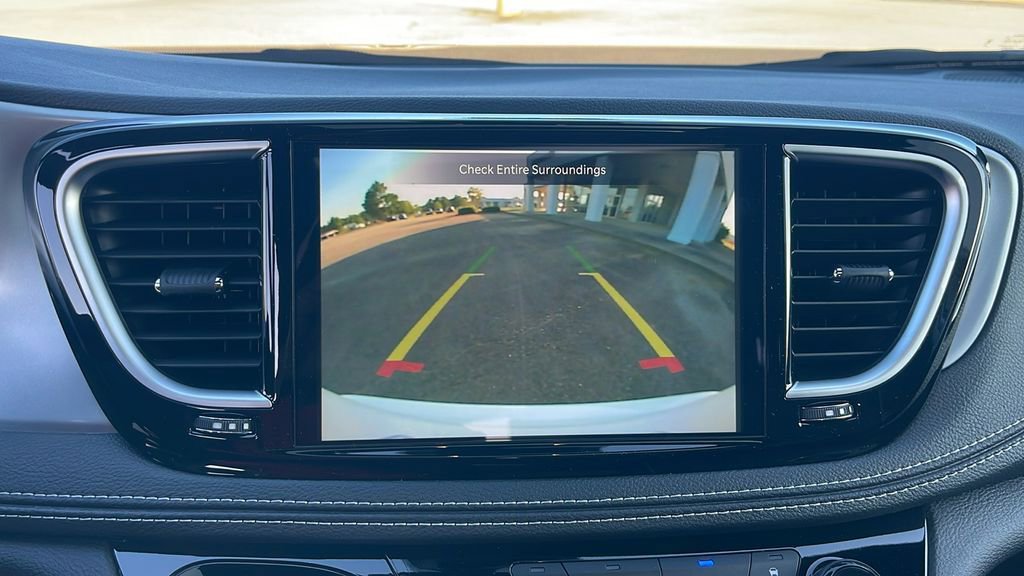 New 2025 Chrysler Pacifica Limited image 25