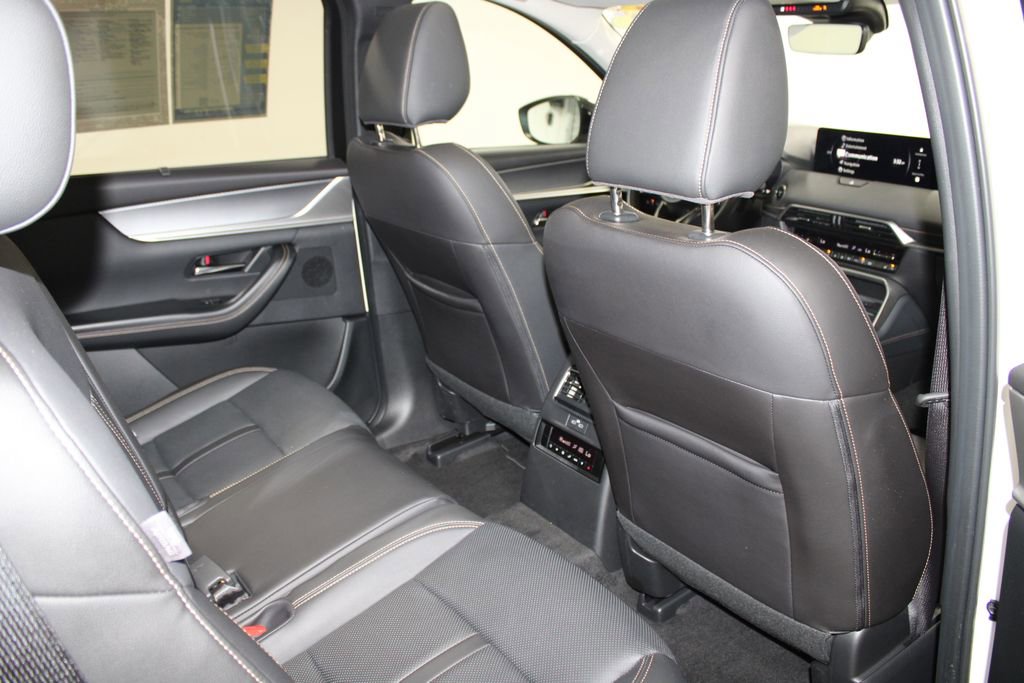 Used 2025 MAZDA CX-70 Plug-In Hybrid w/ Premium Pkg image 31