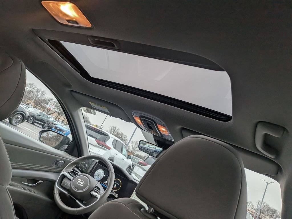 Used 2025 Hyundai Elantra SEL FWD image 24