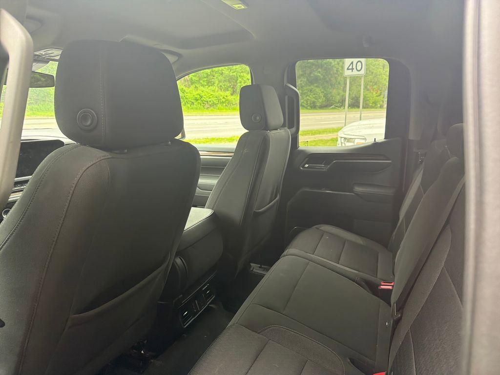 Used 2023 Chevrolet Silverado 1500 LT AWD/4WD image 8