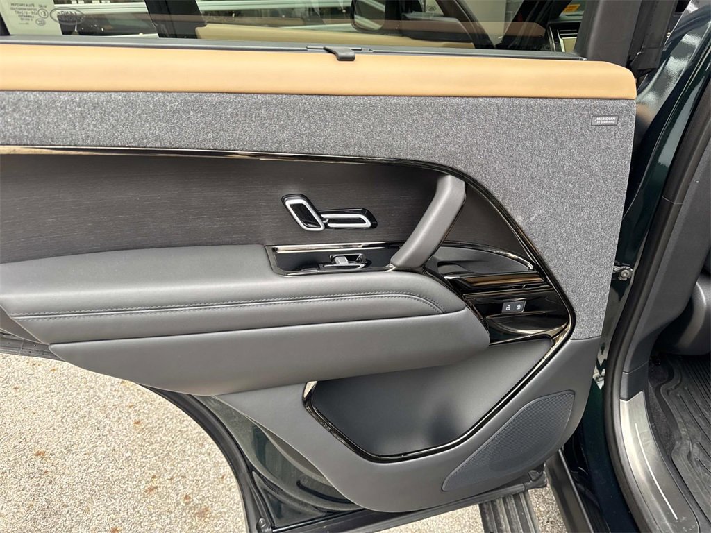 Used 2025 Land Rover Range Rover Sport Autobiography image 12