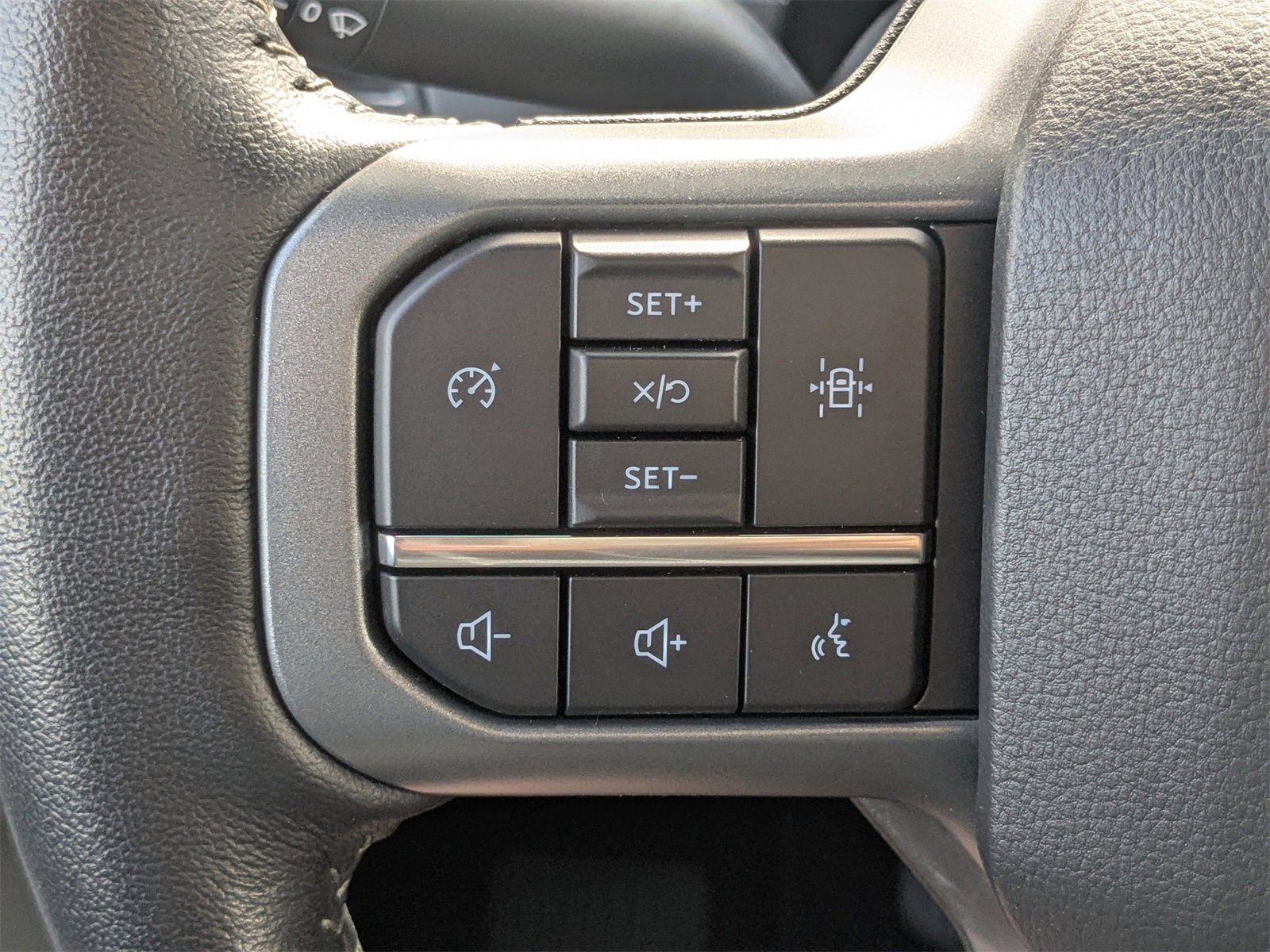 Used 2022 Ford F150 Lightning XLT image 29