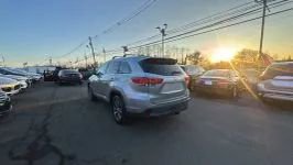 Used 2019 Toyota Highlander XLE AWD/4WD image 6