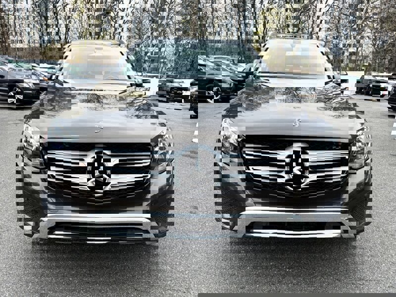 Used 2018 Mercedes-Benz GLC 300 4MATIC w/ Premium Package image 2