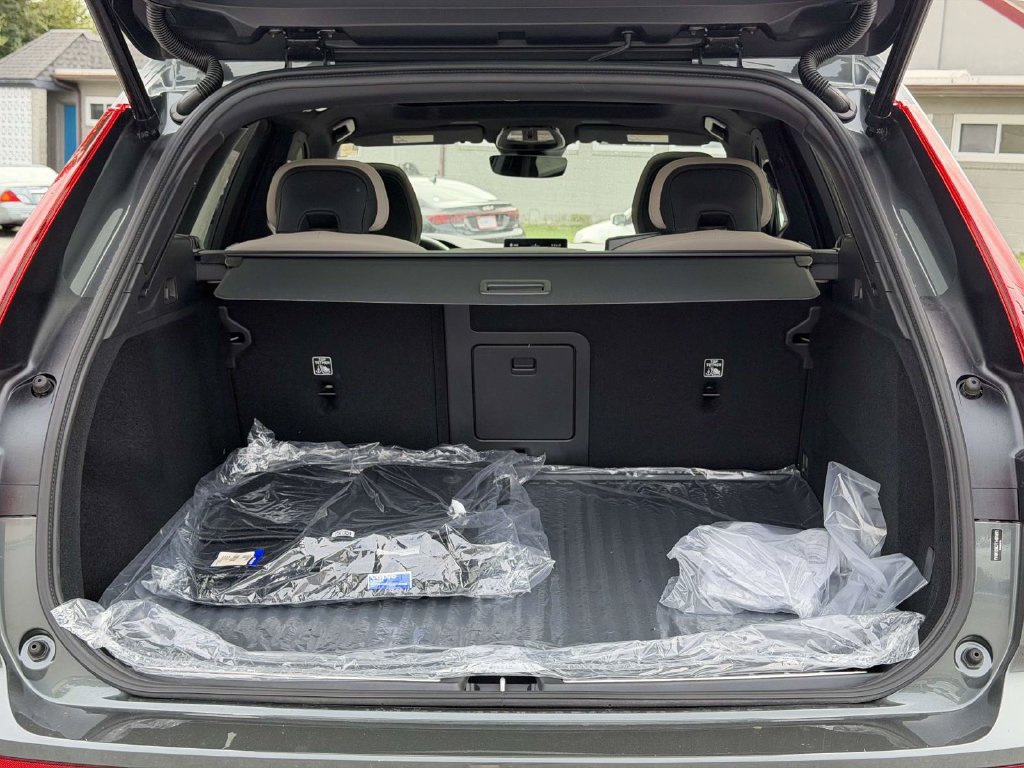 New 2026 Volvo XC60 B5 Plus w/ Climate Package AWD/4WD image 13