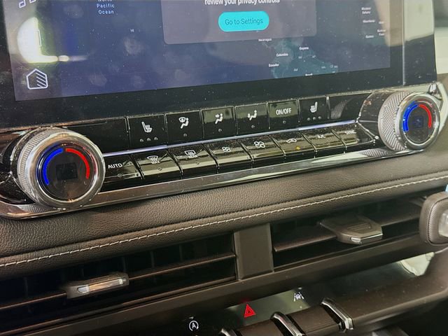 Used 2025 Chevrolet Colorado LT w/ Advanced Trailering Package image 18