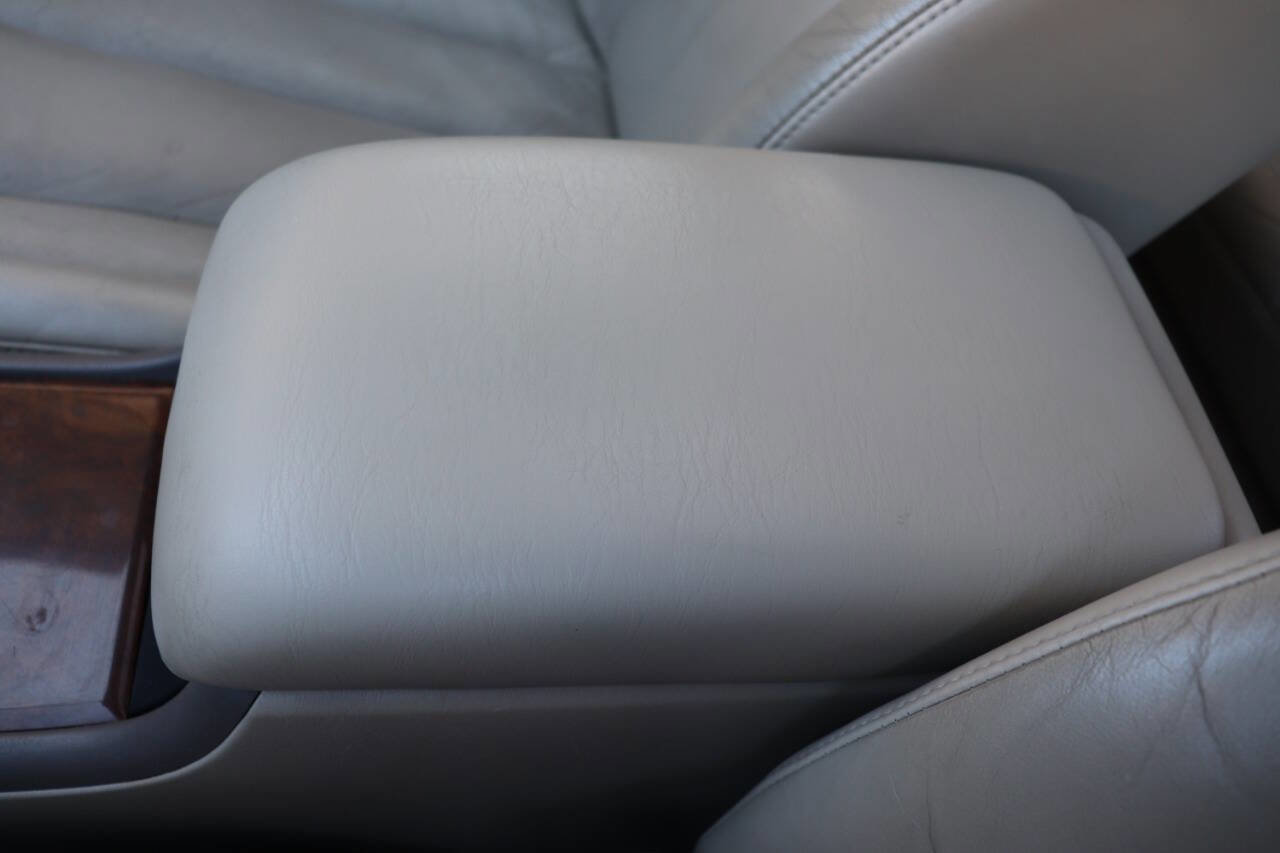 Used 2001 Toyota Avalon XLS FWD image 29