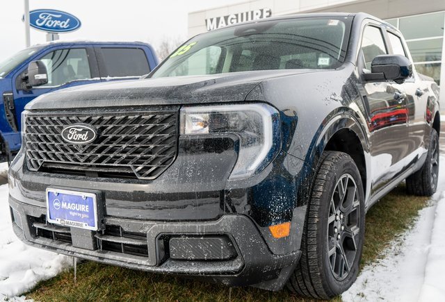 New 2025 Ford Maverick Lariat w/ Black Appearance Package image 1