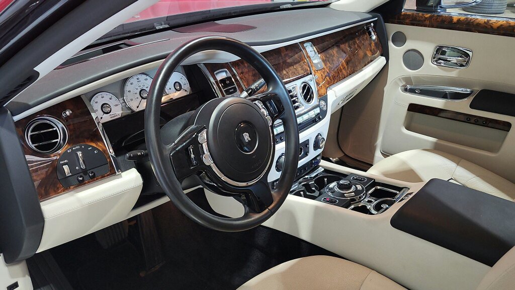Used 2013 Rolls-Royce Ghost RWD image 13