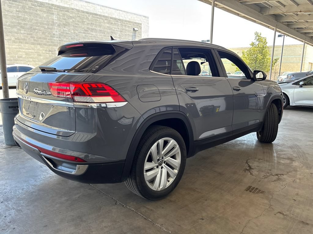 Used 2022 Volkswagen Atlas Cross Sport SE FWD image 6