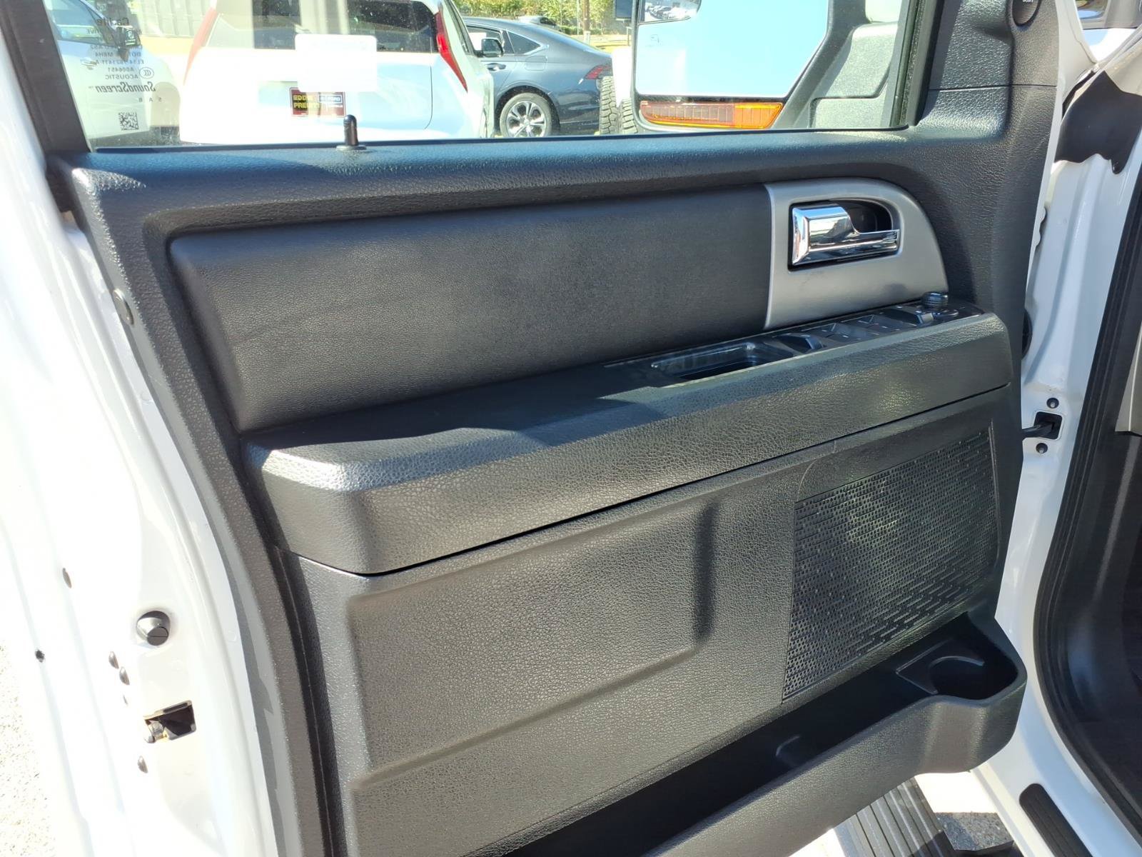 Used 2016 Ford Expedition Limited w/ Equipment Group 301A RWD image 9