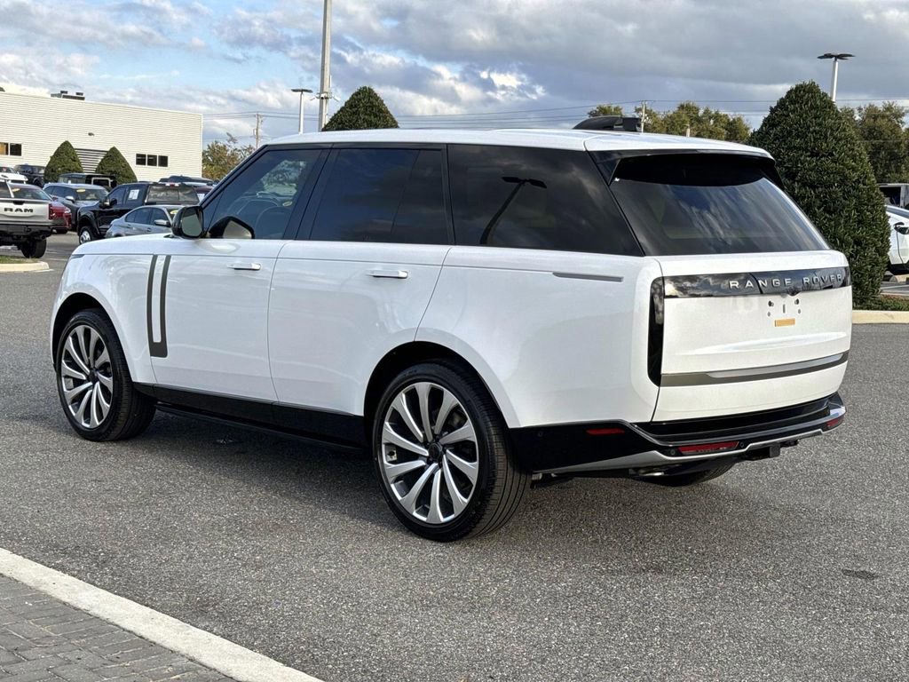New 2026 Land Rover Range Rover SE image 3