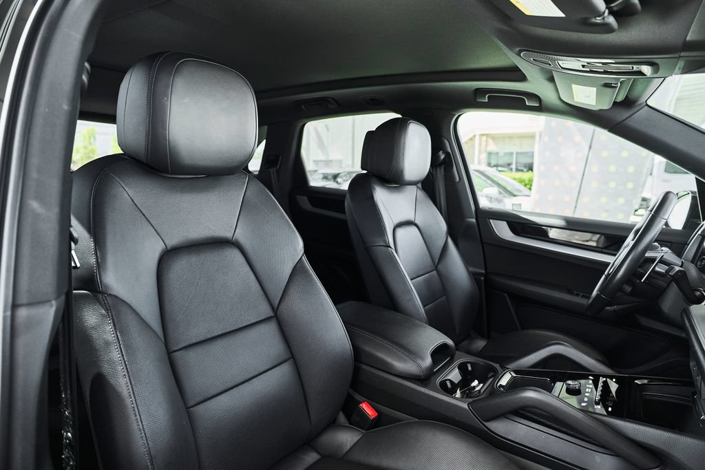 Used 2024 Porsche Cayenne AWD/4WD image 23